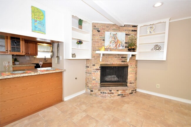 Building Photo - 6011 Arboles Dr