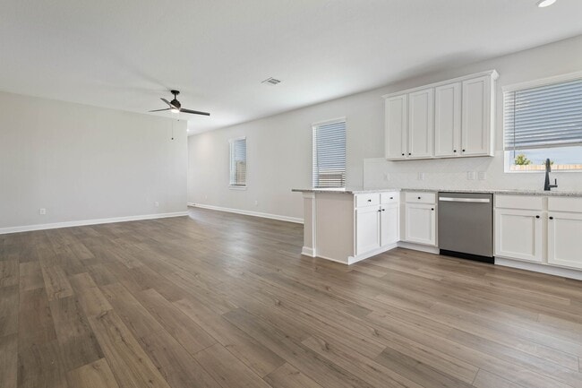 Building Photo - 1023 Whispering Winds Dr