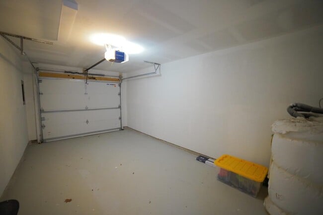 Building Photo - 8609 Kingston Ct