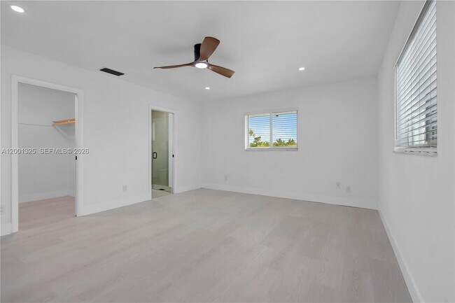 Building Photo - 9125 SE Karin St