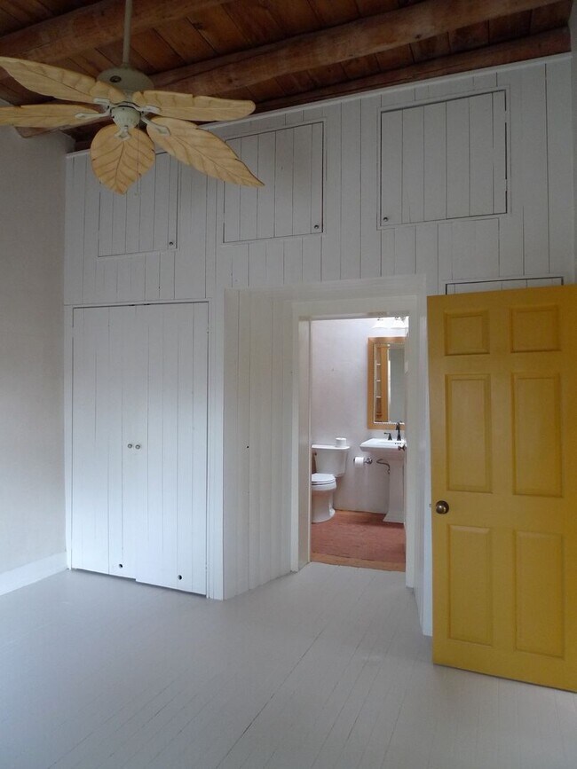 Building Photo - 573 W San Francisco St