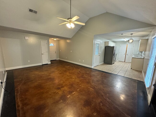 Building Photo - 3BD/2BA FOR RENT