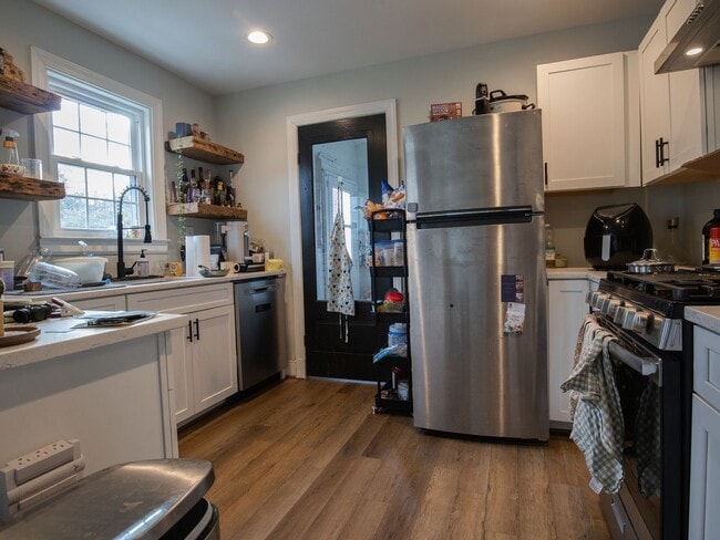 Building Photo - Prime Location 3 Bed 2 Bath Home *Available after April 10 2026*