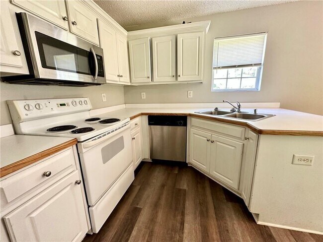 Building Photo - 771 Moss Side Dr