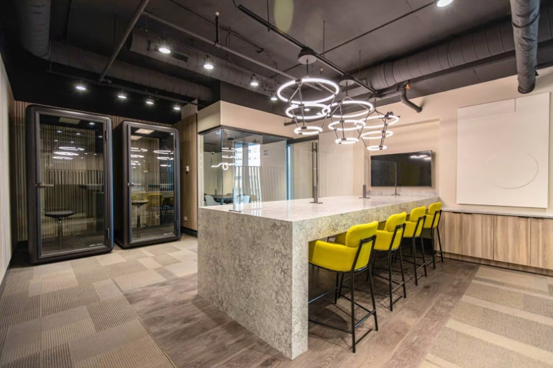 Building Photo - 33 E Chestnut St