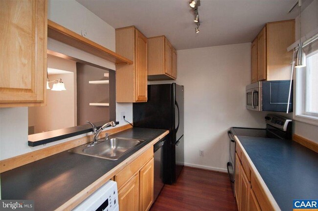 Building Photo - 1566 Garden Ct