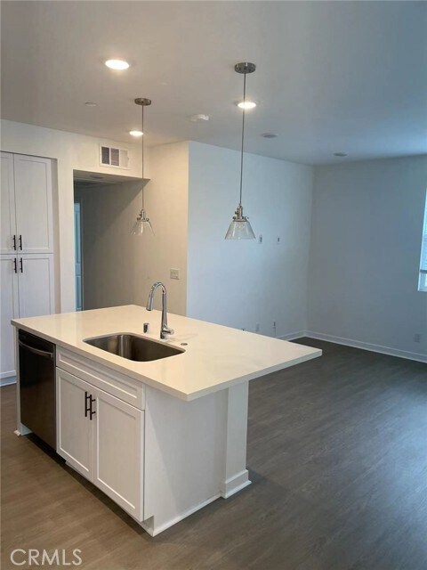 Building Photo - 11042 Momentum Dr