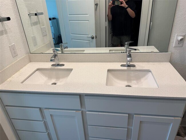 Building Photo - 2307 Langdale Ln