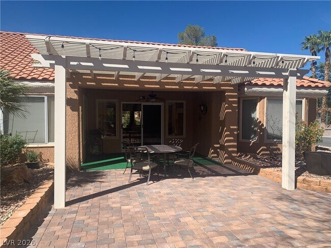 Building Photo - 2924 Crown Ridge Dr