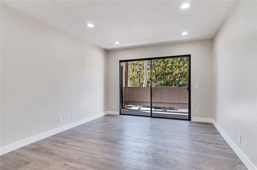 Building Photo - 2343 E 17th St