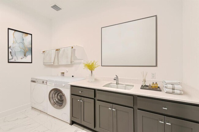 Building Photo - 300 Alava Wy