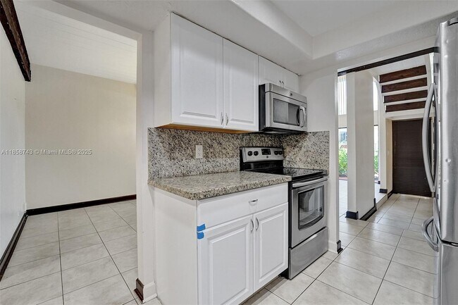 Building Photo - 760 E Coco Plum Cir