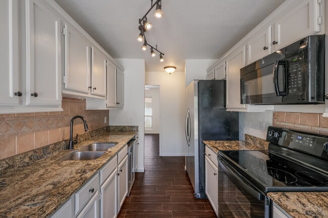 Building Photo - 6967 Sunset Village Dr