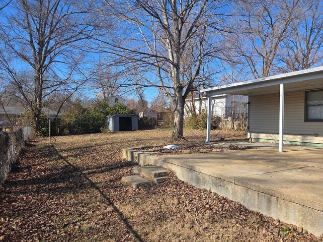 Building Photo - 645 Linden Ln