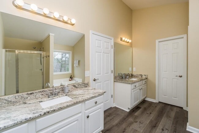 Building Photo - 8860 Penbrooke Ct