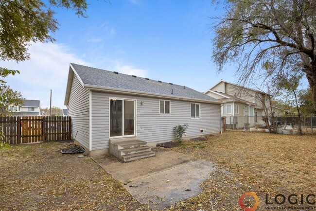 Building Photo - Stunning Single Family Home In Excellent L...