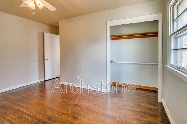 Building Photo - 724 General Senter Dr