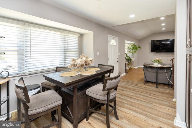 Building Photo - 912 Aston Martin Dr