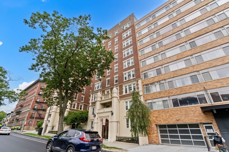 Building Photo - 1450 Beacon St