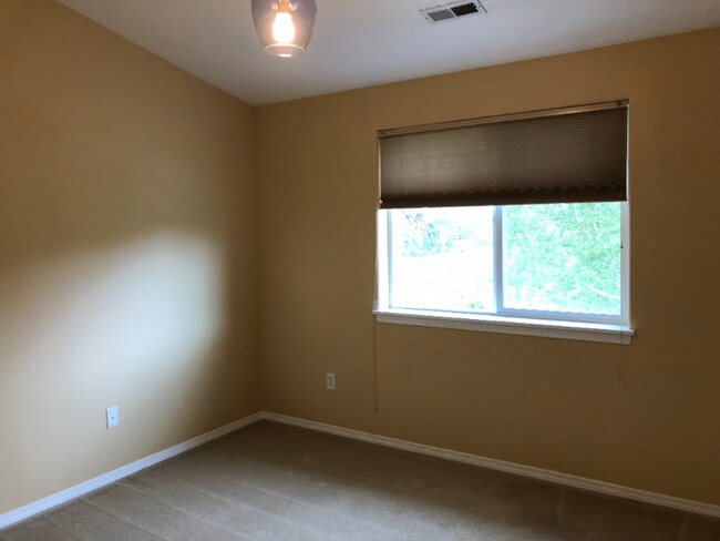 Building Photo - 7503 NE 61st Way