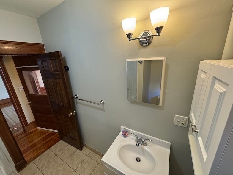 Building Photo - 45 Montvale St