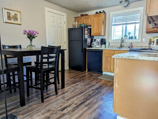 Building Photo - 3012 N Hogan St