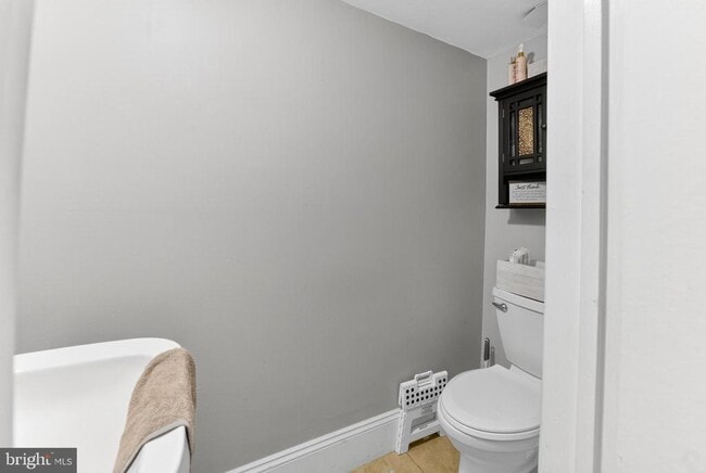 Building Photo - 19 Congress Ct