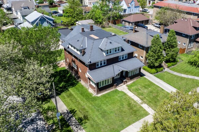 Building Photo - 3222 West Blvd