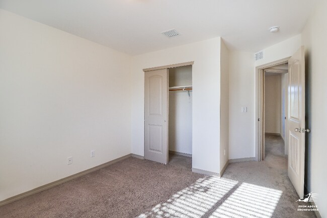 Building Photo - 3204 Merry Mdw