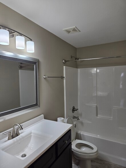 Building Photo - 75 Lucinda Dr