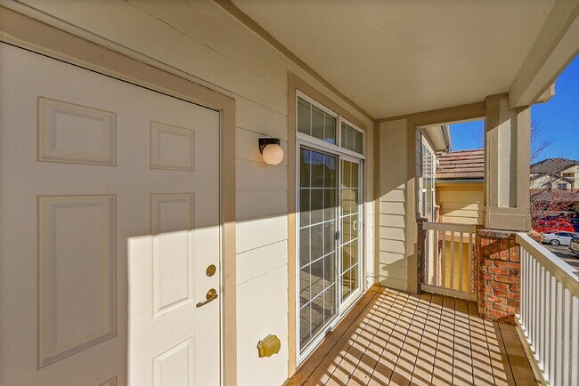 Building Photo - $1,900 - 2 Bed, 2 Bath Condo in Aurora with AC and In Unit Laundry!