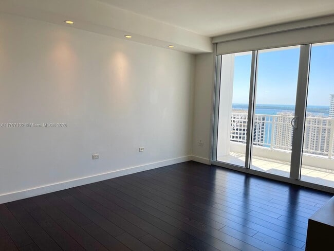 Building Photo - 801 Brickell Key Blvd