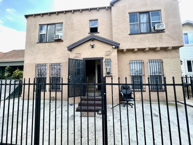 Building Photo - 1252 E 25th St