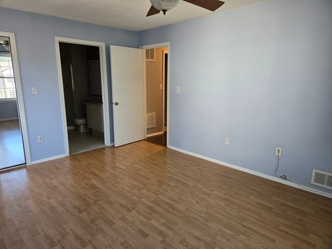 Building Photo - 289 English Pl