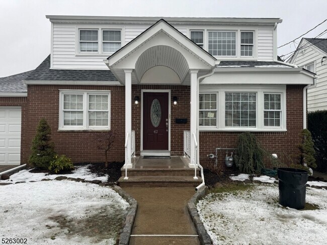 Building Photo - 42 Summit Ave