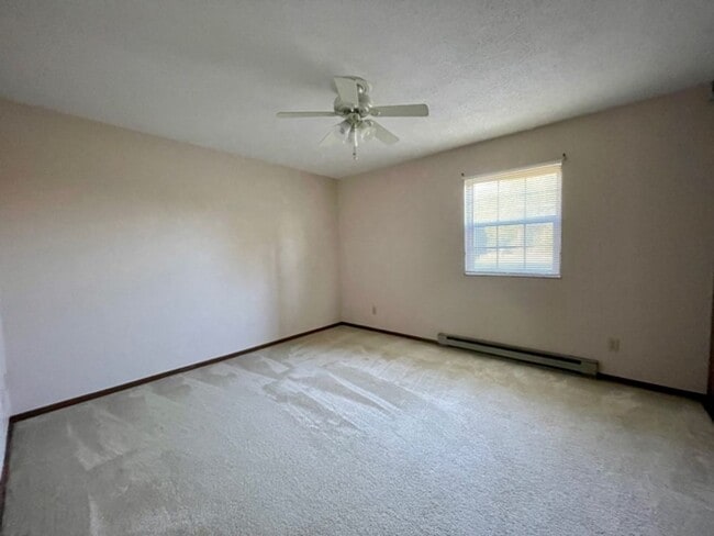 Building Photo - ONTARIO - 2 Bedroom Available!