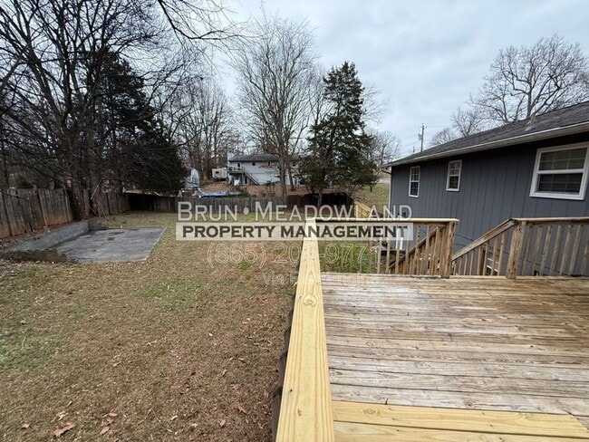 Building Photo - 11105 Lake Hills Dr