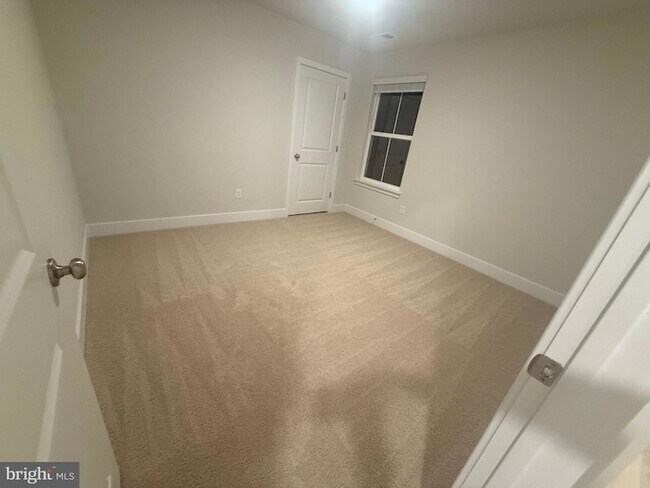 Building Photo - 218 Munsee Cir