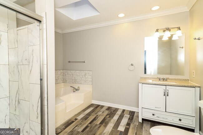 Building Photo - 1620 Sir Galahad Dr SW