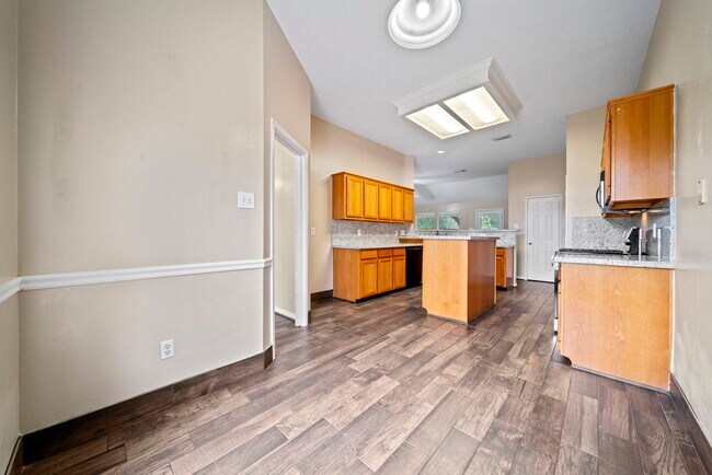 Building Photo - 7530 Alderly Dr