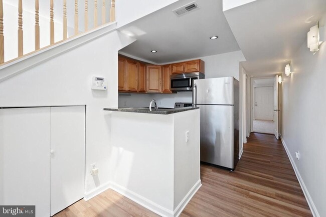 Building Photo - 307 8th St NE