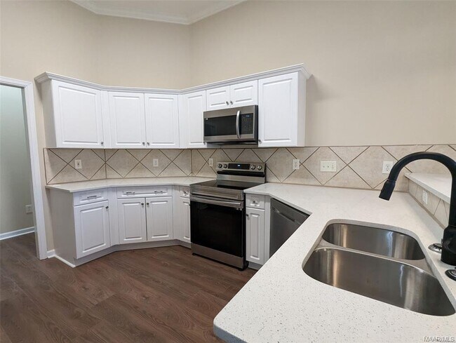 Building Photo - 8924 Cotswold Ct