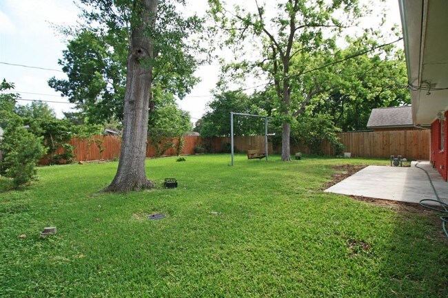 Building Photo - 6825 Neff St