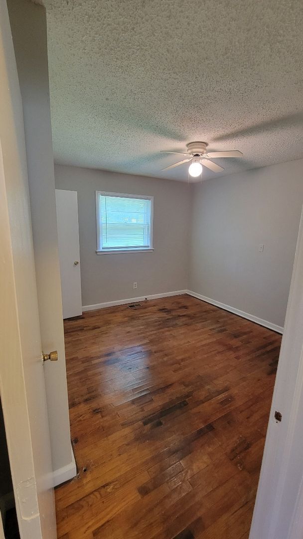 Building Photo - Charming 3 bedroom Bungalow