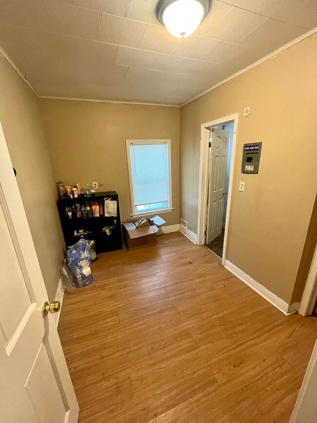 Building Photo - 128 Hawley St