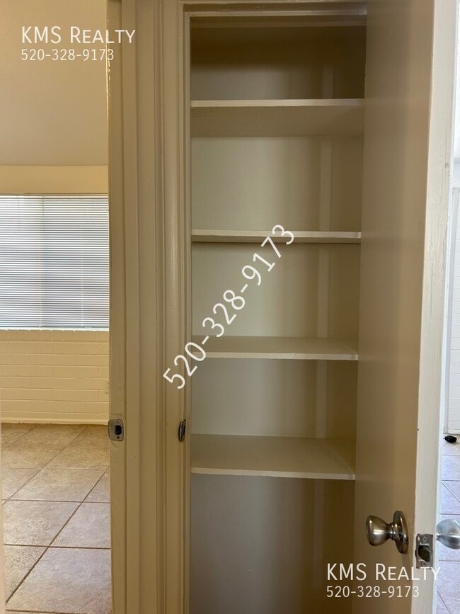 Building Photo - 5126 E Bellevue St