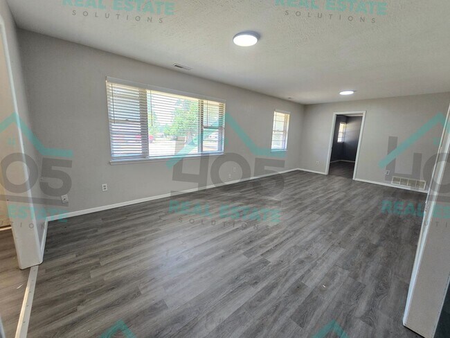 Building Photo - 3606 Oakhurst Dr