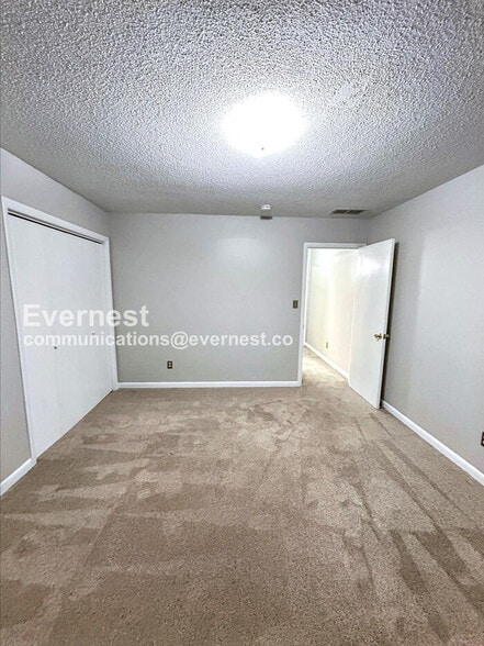 Building Photo - 57 Carrisbrooke Ln