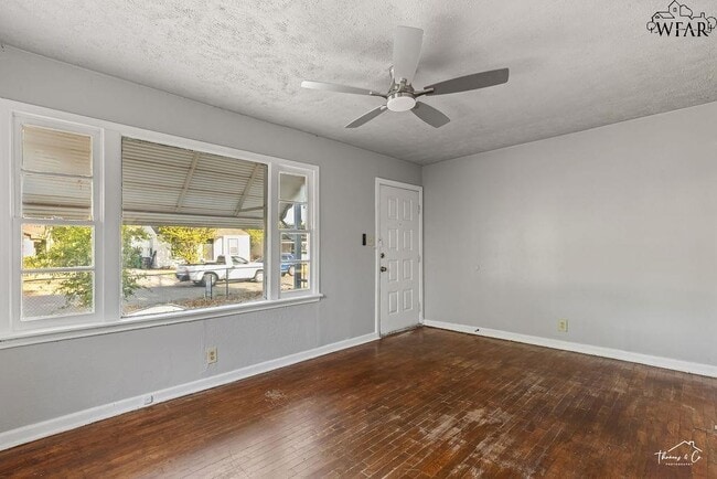 Building Photo - 1613 Hawes Ave