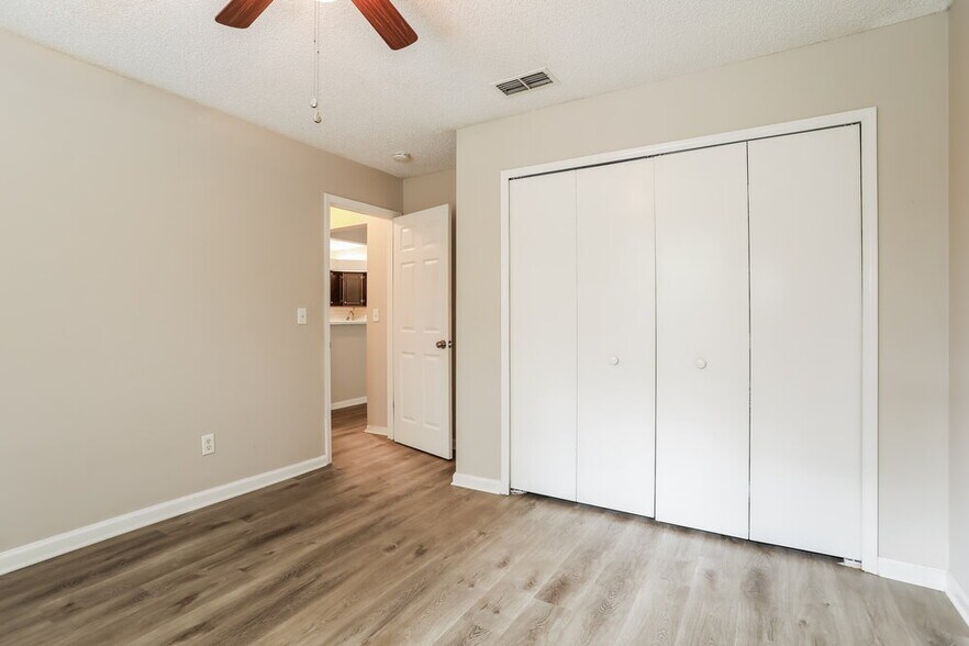 Building Photo - 1841 Quebec Ct